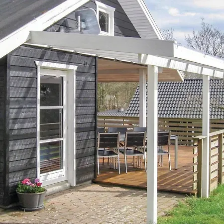 Dom wakacyjny Three-bedroom Holiday In