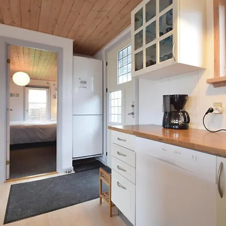 Vakantiehuis Three-bedroom Holiday In *
