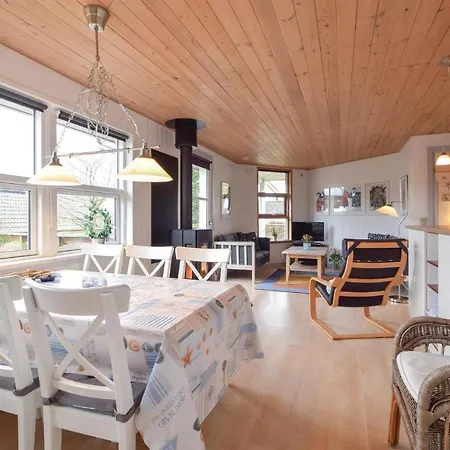 Three-bedroom Holiday In Børkop